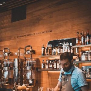 【CEO风采】星巴克创始人霍华德·舒尔茨：从白手起家到缔造咖啡帝国，追求增长只会迷失方向-cxounion.cn