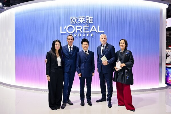 董宇辉独家探访欧莱雅进博会展台 与集团CEO 叶鸿慕共话"美之道"——CXOUNION