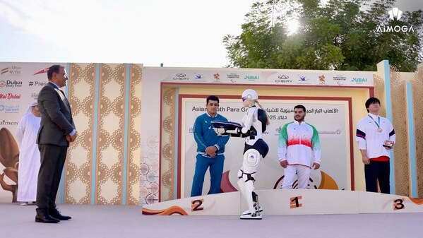 科技托举荣耀 墨甲机器人领跑行业，解锁国际体育赛事机器人颁奖先河-CXOUNION