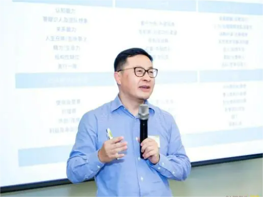 什么是真高管团队？普遍存在严重的认知差异。例如，很多人对高管团队的基本假设是其乐融融、充满和谐的，但高管团队的张力和冲突才是常态；如果不善于面对冲突，不善于解决冲突，不善于在冲突中学习，本身就不适合在高管团队中生存。