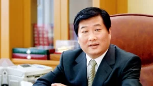 第十四届全国政协委员，山东重工集团有限公司党委书记、董事长、总经理，潍柴控股集团有限公司董事长谭旭光