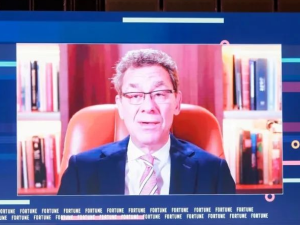 【CEO对话】辉瑞公司董事长兼首席执行官艾伯乐（Dr. Albert Bourla）：如何让不可能再次成为可能？