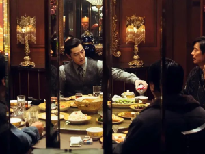【故事】成为“互联网显学”，是王家卫的飞升还是下坠？