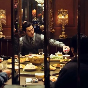 【故事】成为“互联网显学”，是王家卫的飞升还是下坠？