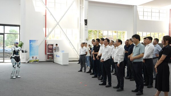 国家工信部装备一司及人才交流中心领导调研奇瑞墨甲机器人：肯定车企引领的具身智能创新路径