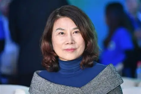 格力电器董事长董明珠：从南京的普通女工，到中国家电行业最强势的'铁娘子'