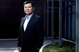 张近东：从空调批发小贩到中国首富，再到债务泥潭里的三十年长考